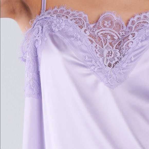 💜 Lavender Satin Lace V-Neck Adjustable Cami Top - Picture 2 of 4